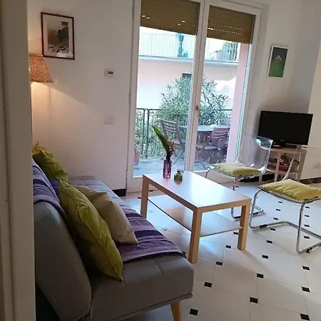 Serenas Beach Side Apt With Parking And Ac Apartment *