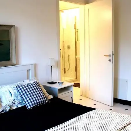 Serenas Beach Side Apt With Parking And Ac