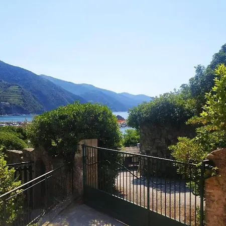 Apartment Serenas Beach Side Apt With Parking And Ac Monterosso al Mare