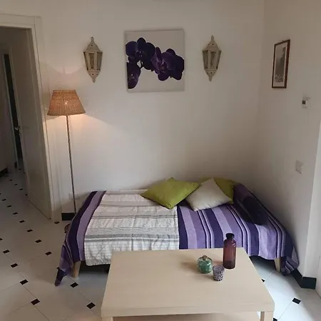 Serenas Beach Side Apt With Parking And Ac