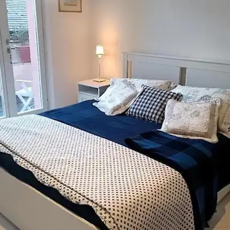 Apartment Serenas Beach Side Apt With Parking And Ac