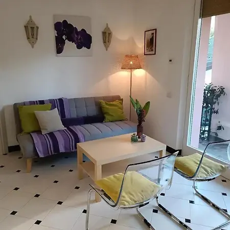 Serenas Beach Side Apt With Parking And Ac Apartment *