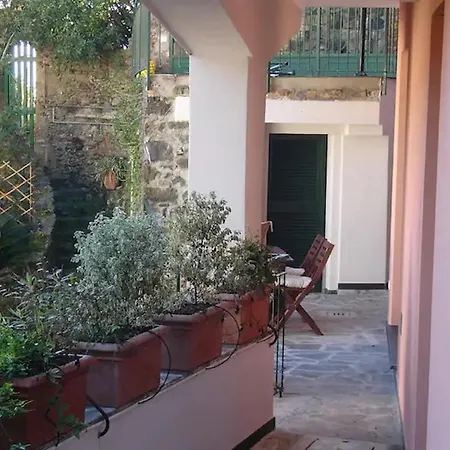 Serenas Beach Side Apt With Parking And Ac